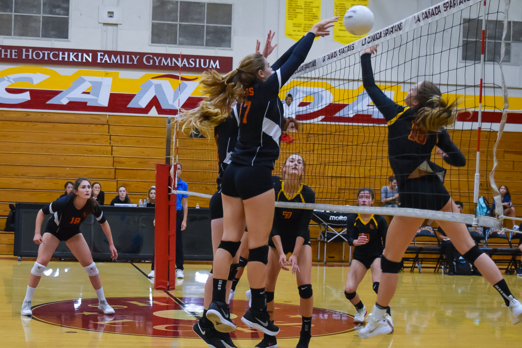 Thumbnail for Girls volleyball slides past La Cañada