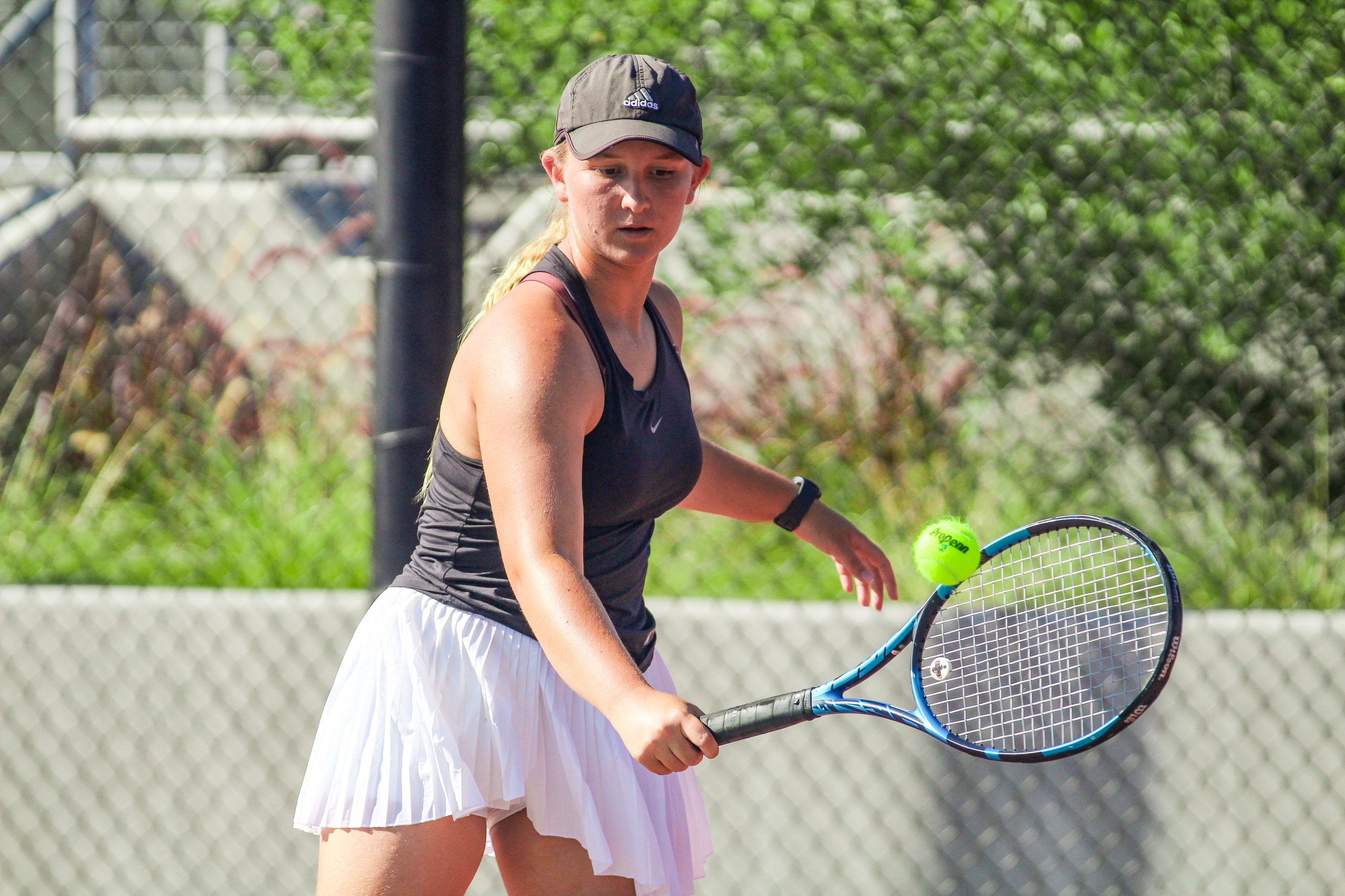 Girls tennis falls to La Cañada in first league match