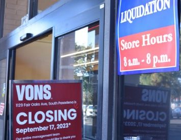 Thumbnail for South Pasadena Vons closes its doors in September