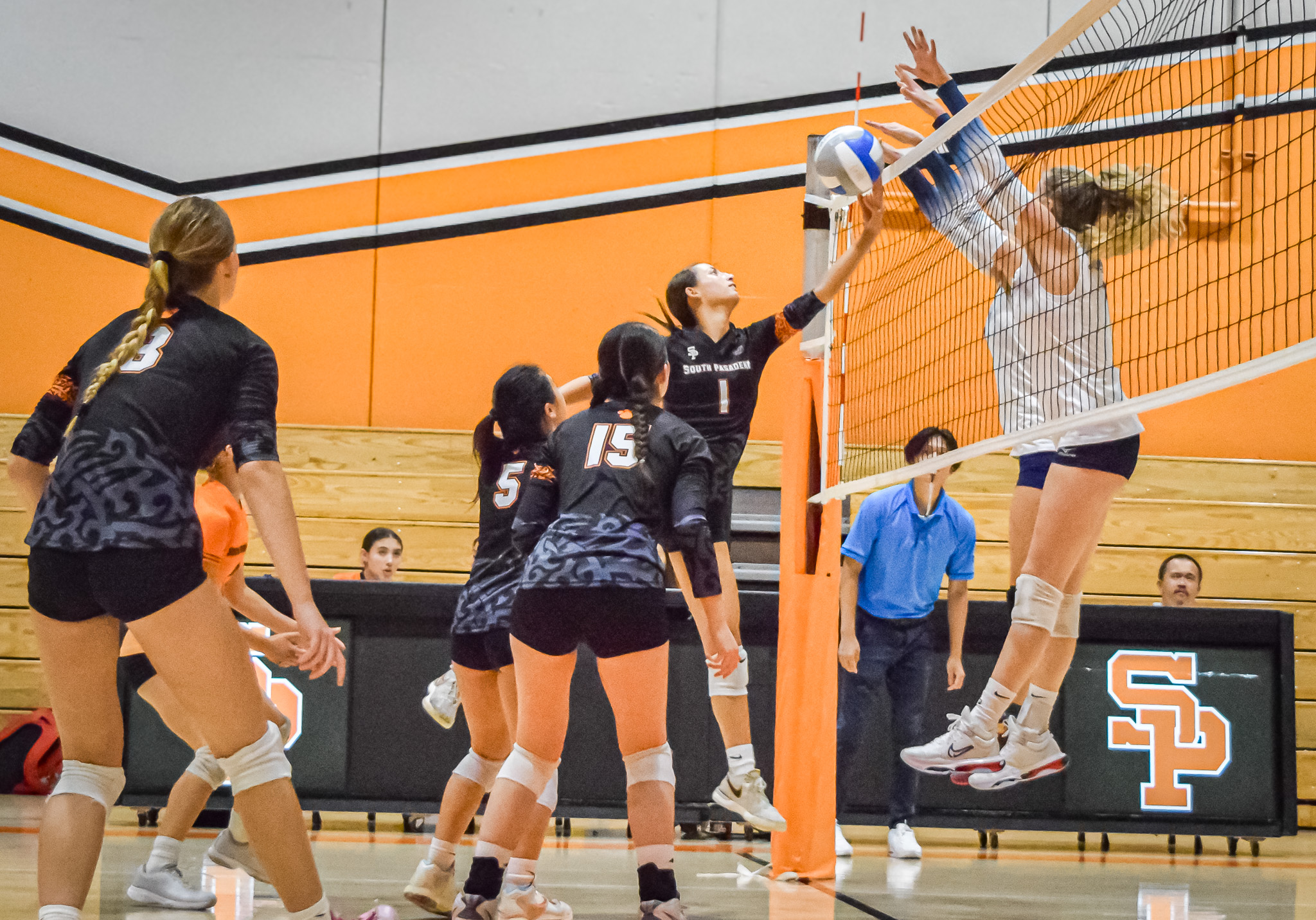 Girls volleyball defeated 0-3 by Crescenta Valley