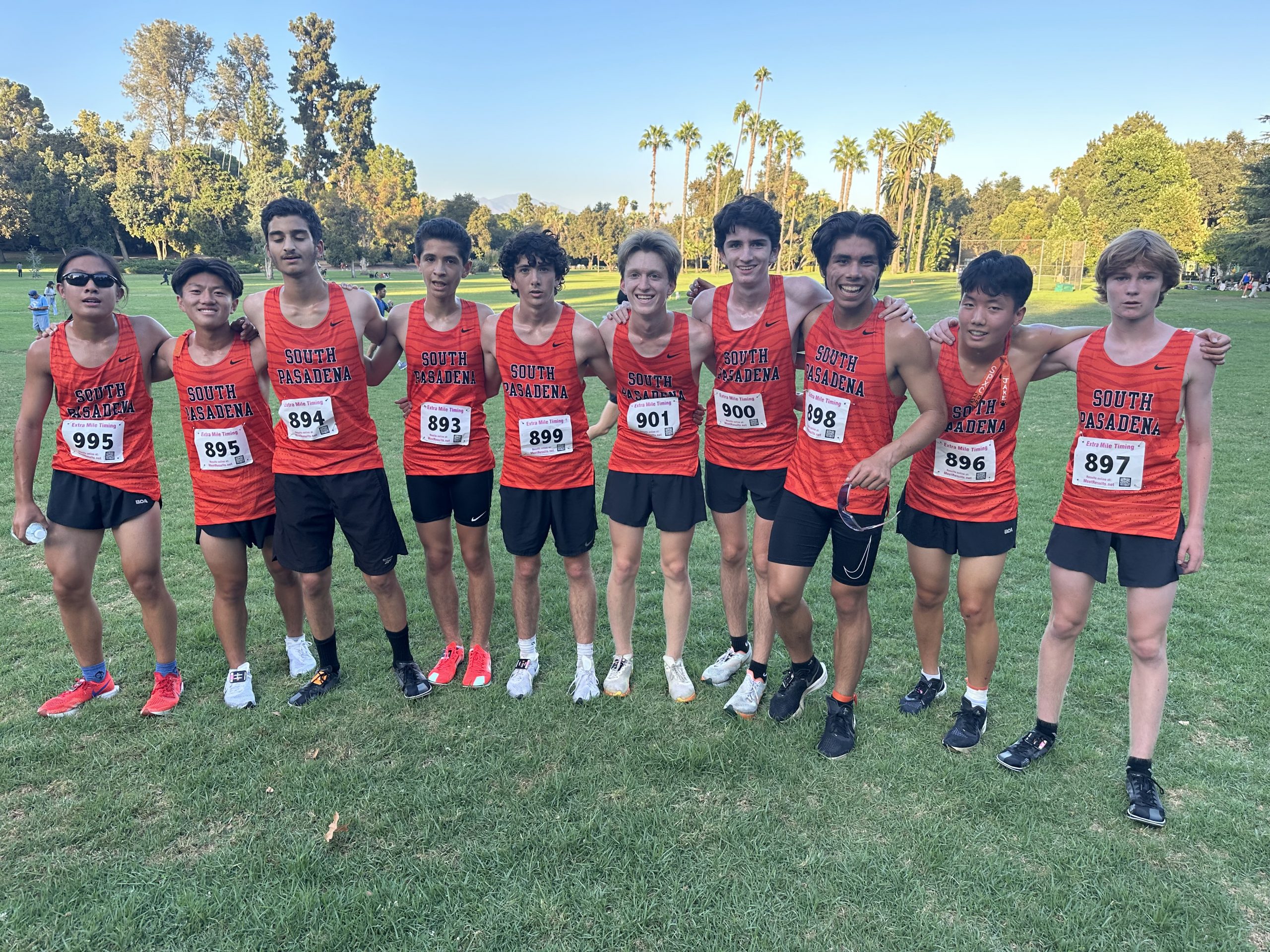 Cross country gives strong performance at Annual Clovis Invitational