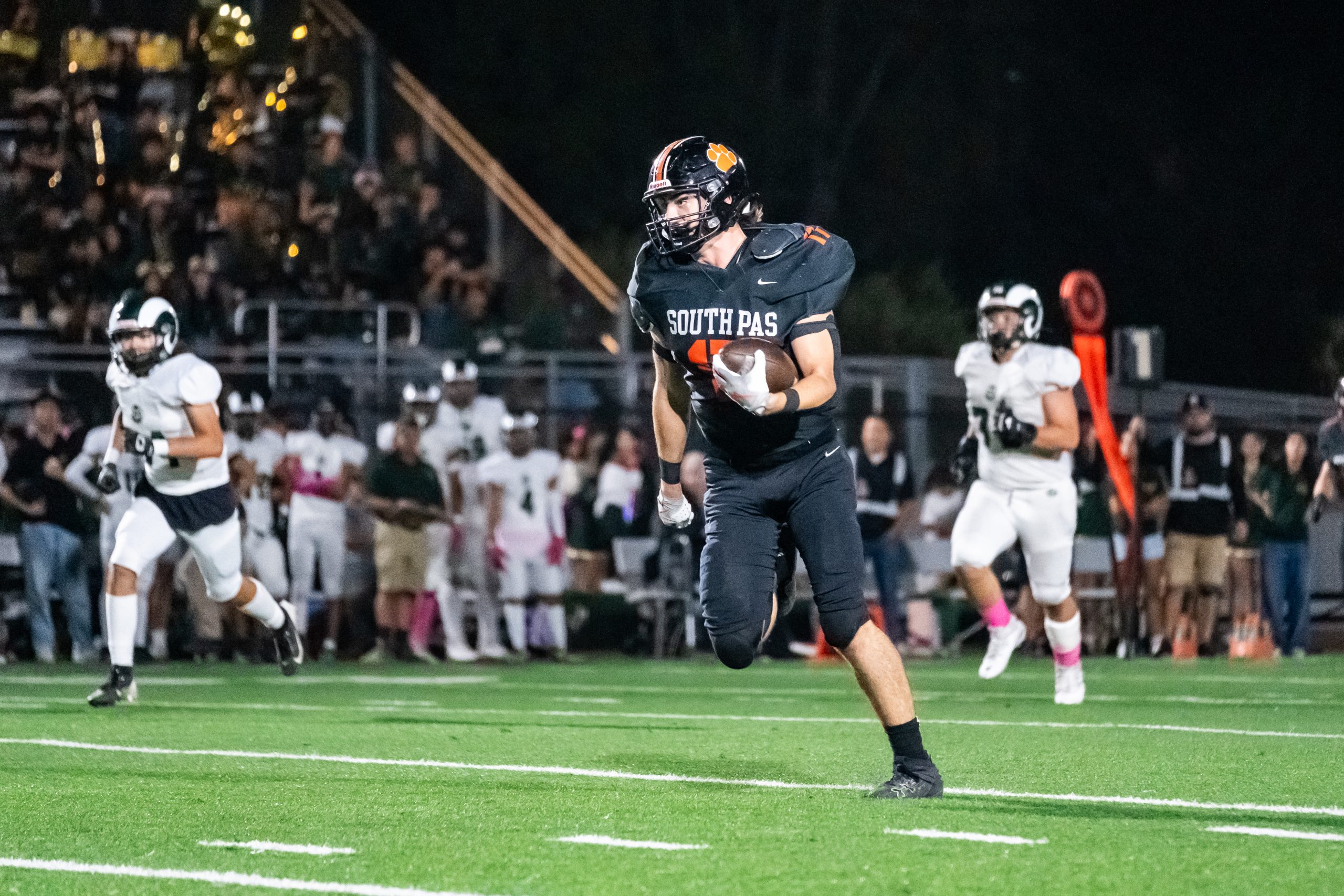 Football steamrolls Temple City Rams in homecoming game