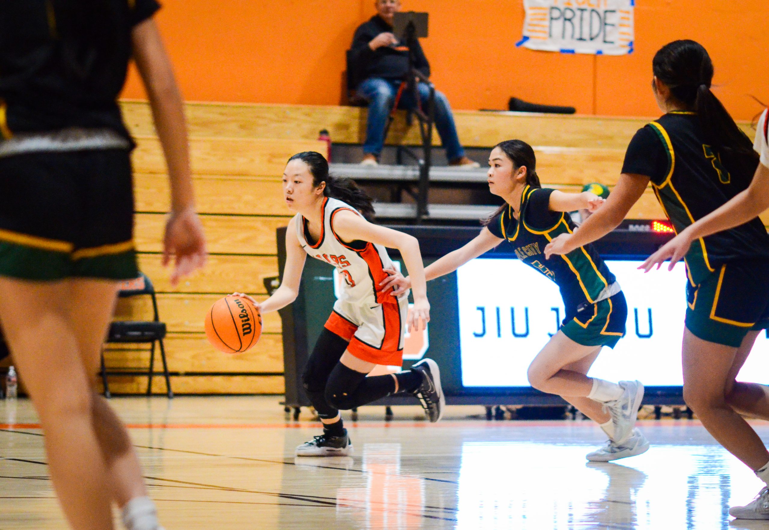 Girls’ basketball tears down Temple City, remains first in league