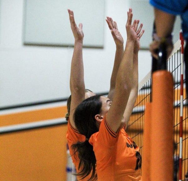 Girls’ Volleyball falls short of La Cañada 3-2