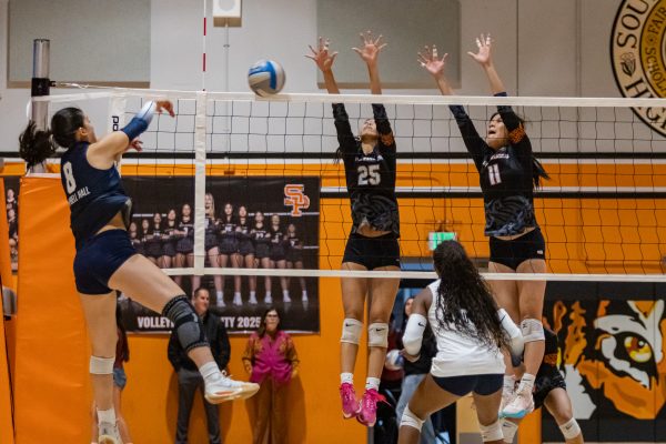 Girls Volleyball crushes Campbell Hall