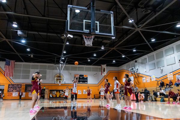 Girls basketball narrowly overcomes La Cañada 