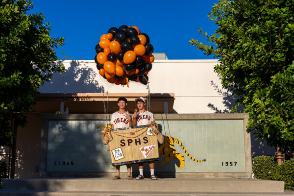 Senior best friends conquer Color Day – Tiger Newspaper